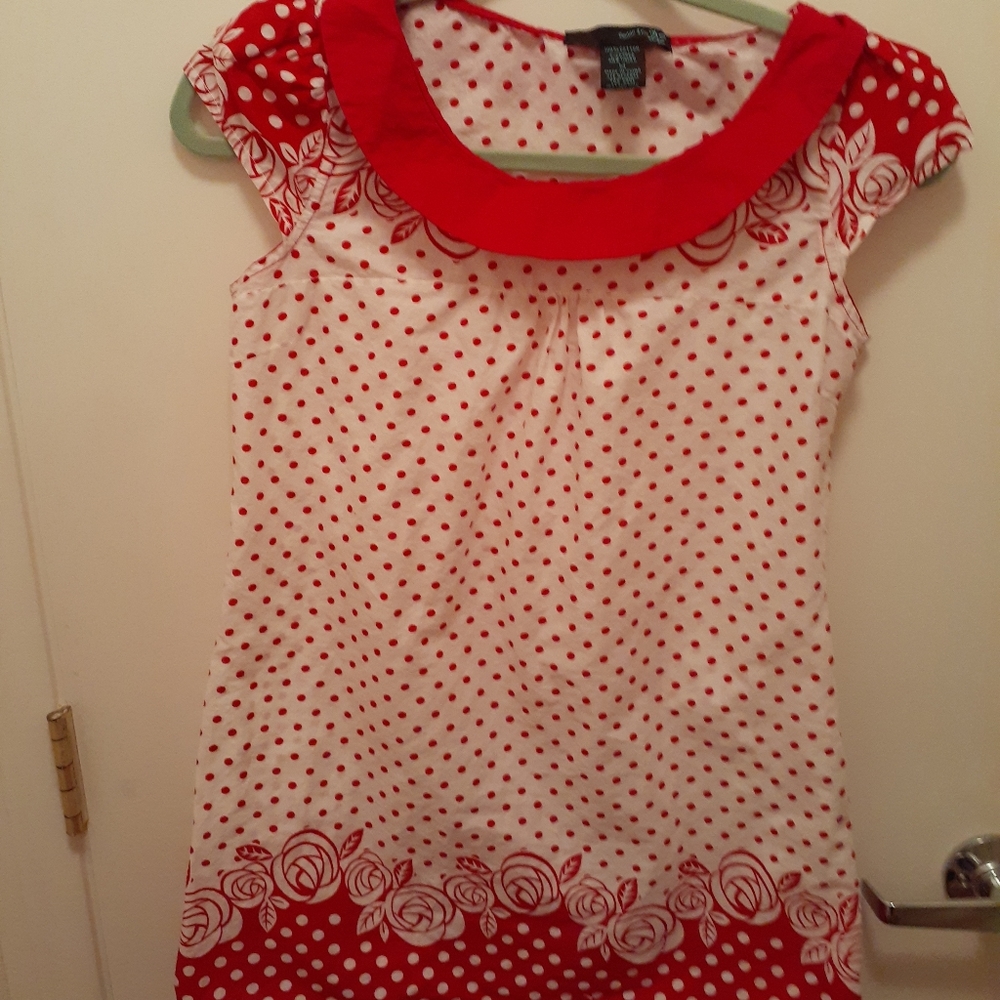 Double zero D2 size medium red polka dot shirt
